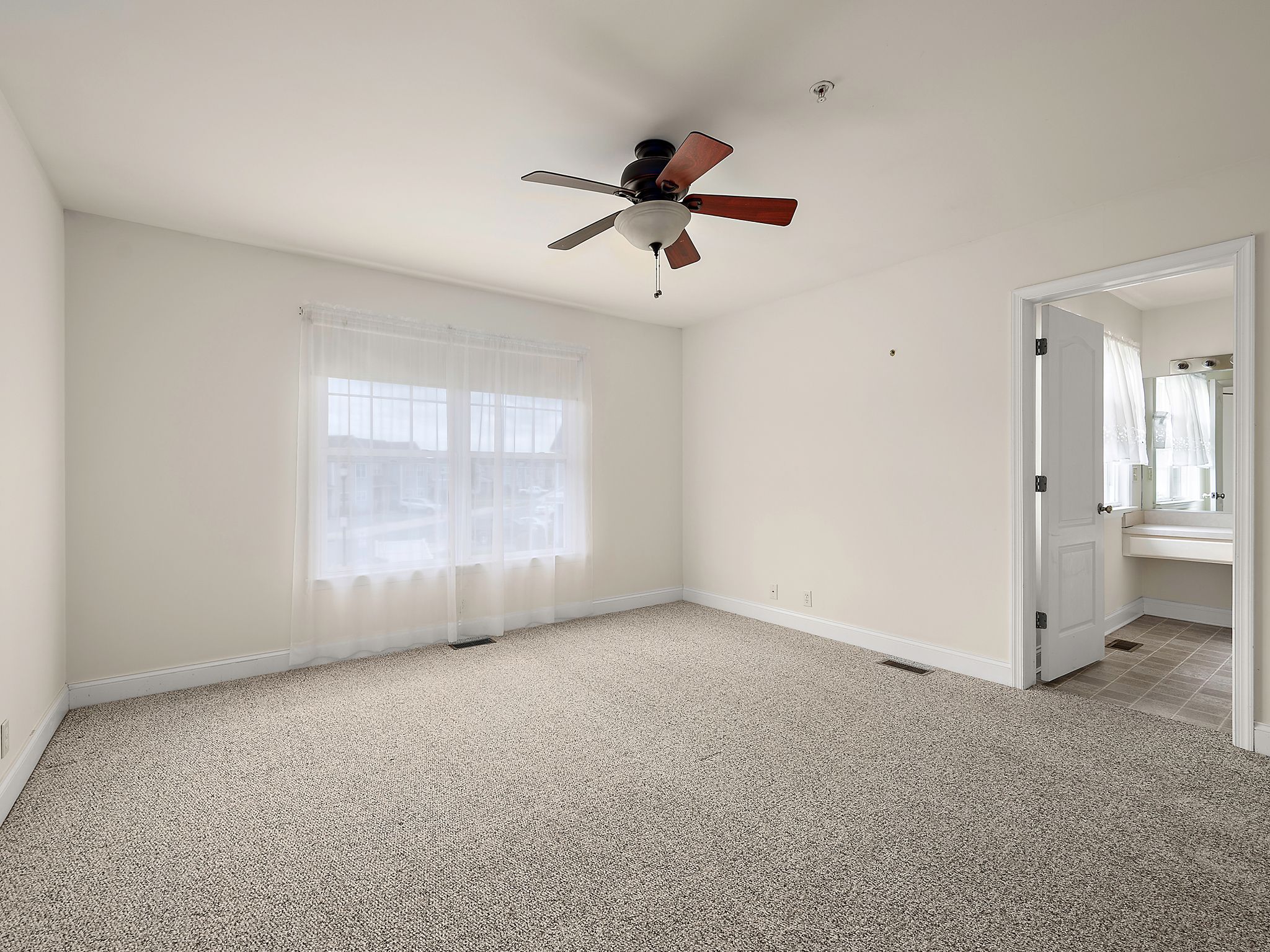 Gallery image slideShow12