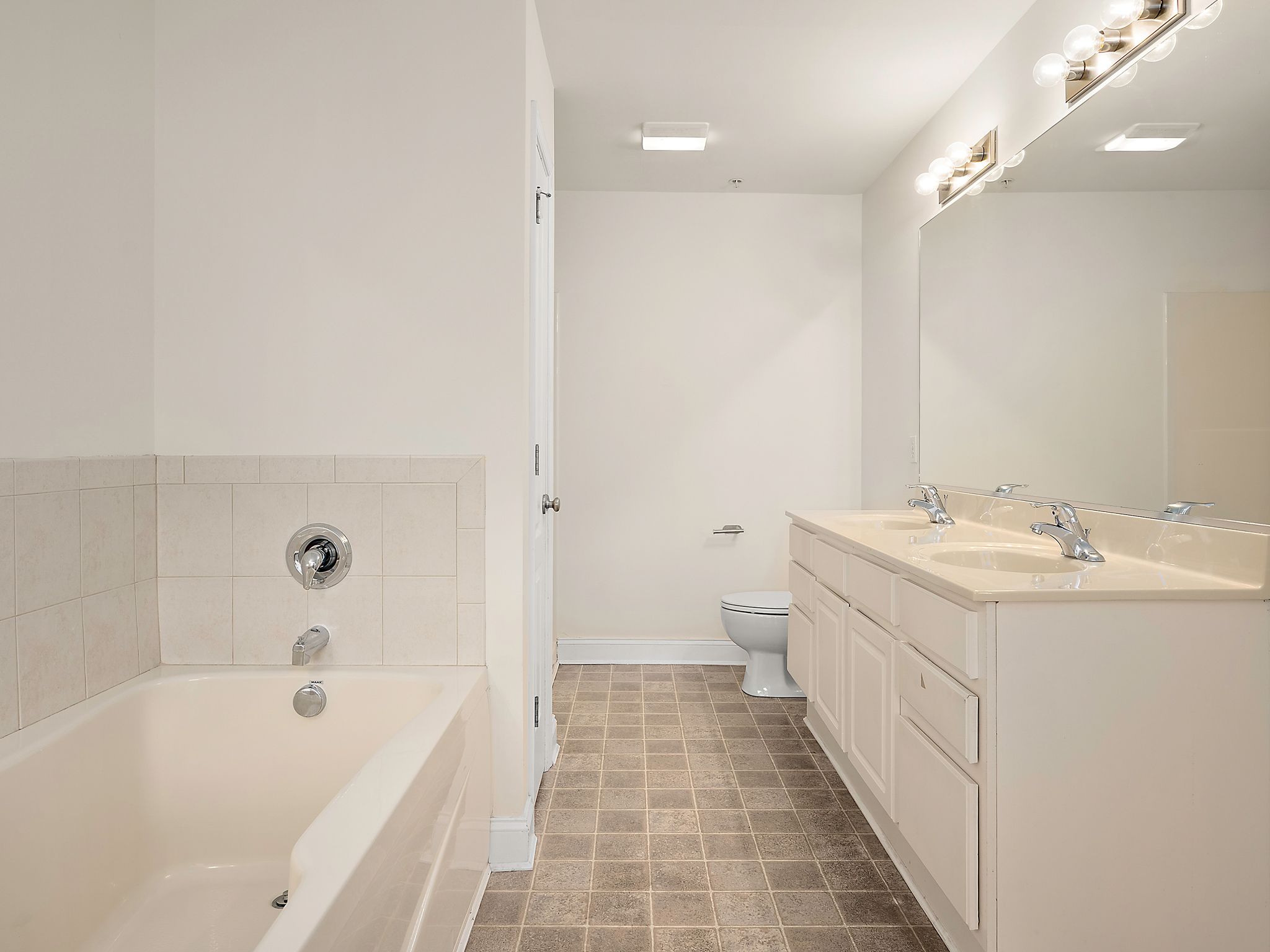 Gallery image slideShow13