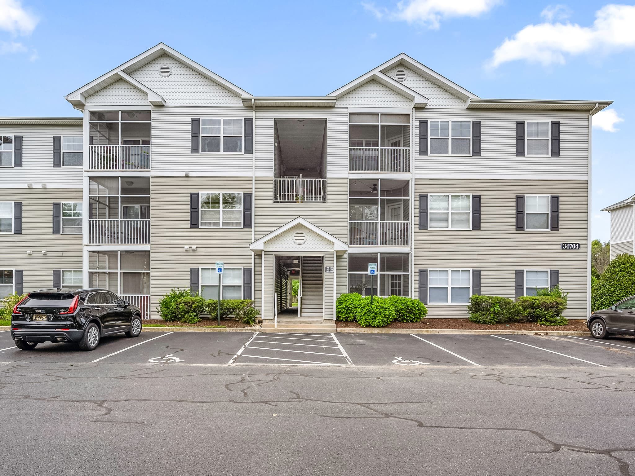 Gallery image slideShow14