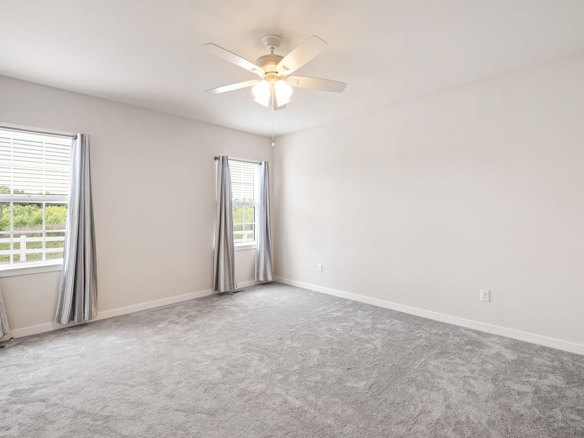 Gallery image slideShow15