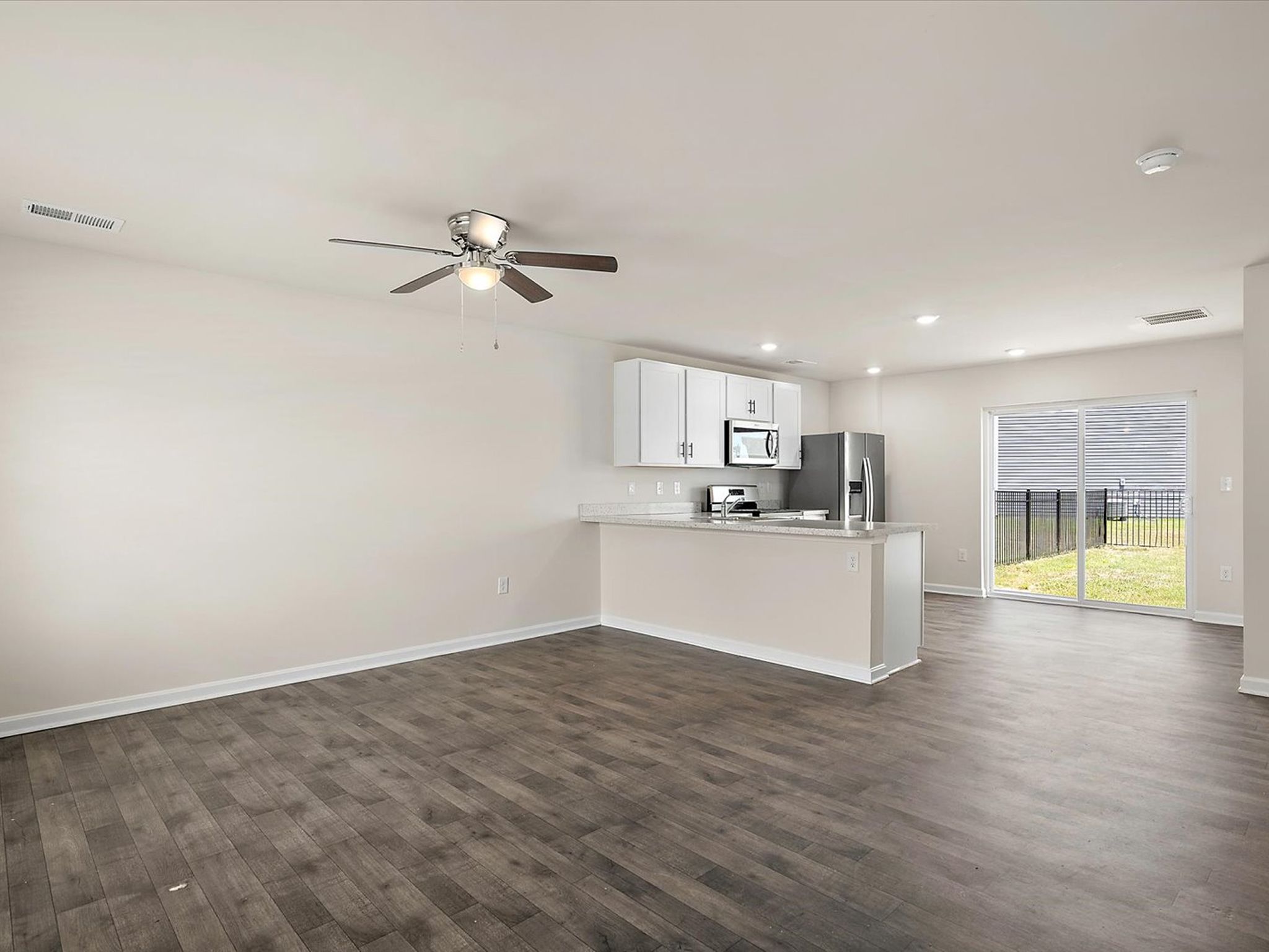 Gallery image slideShow3