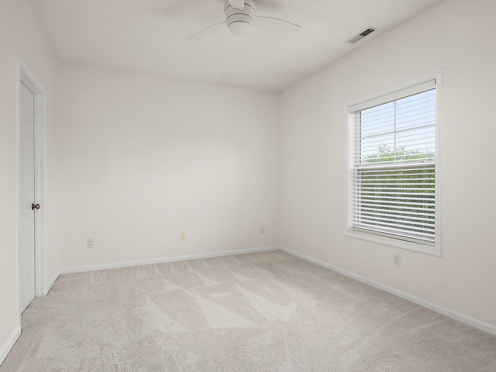 Gallery image slideShow6