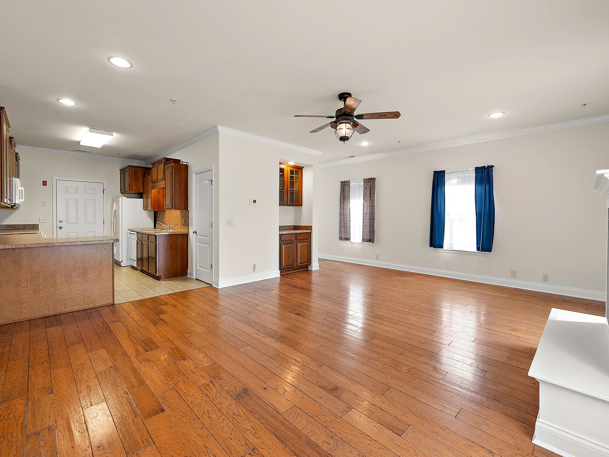 Gallery image slideShow7